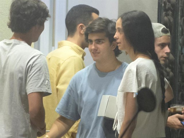 VICTORIA FEDERICA Y JORGE BÁRCENAS PASEAN SU AMOR POR LAS CALLES DE MADRID