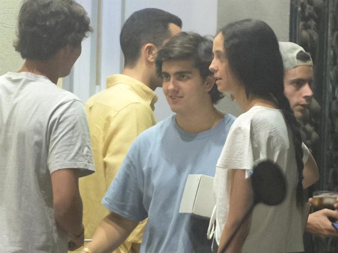 VICTORIA FEDERICA Y JORGE BÁRCENAS PASEAN SU AMOR POR LAS CALLES DE MADRID