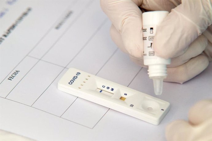 AMP.- El brote por coronavirus en un edificio de Albacete deja tres ingresados y Sanidad hará PCR a todos los vecinos