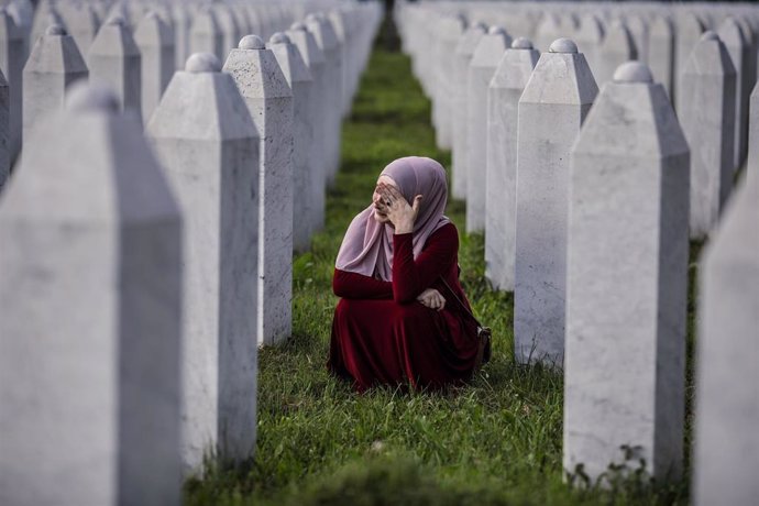 Monumento cementerio de las víctimas de Srebrenica