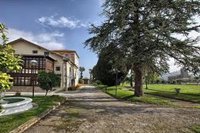 Tripulantes del barco gallego atracado en Santoña con un positivo por COVID, aislados en el albergue de Solórzano