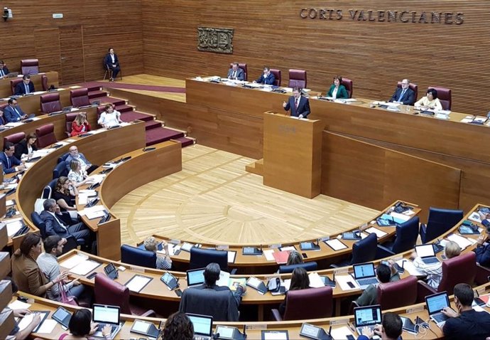 Puig en la tribuna de las Corts