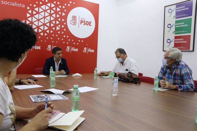 Reunión del secretario general del PSOE de Jaén, Francisco Reyes, con la Federación Provincial de Caza