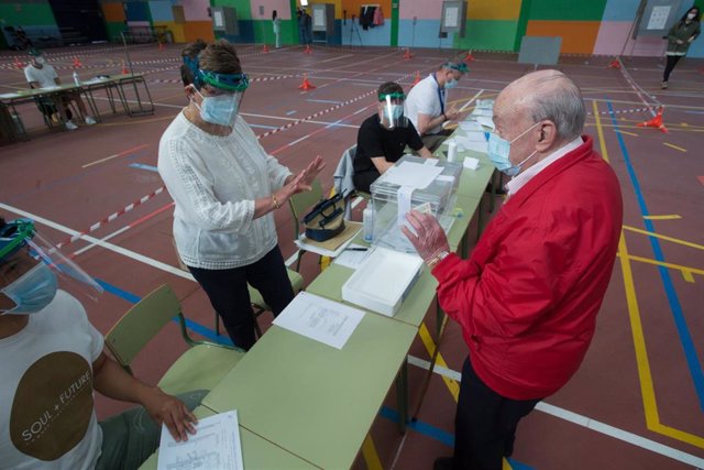 Votación del 12J en Burela (Lugo)