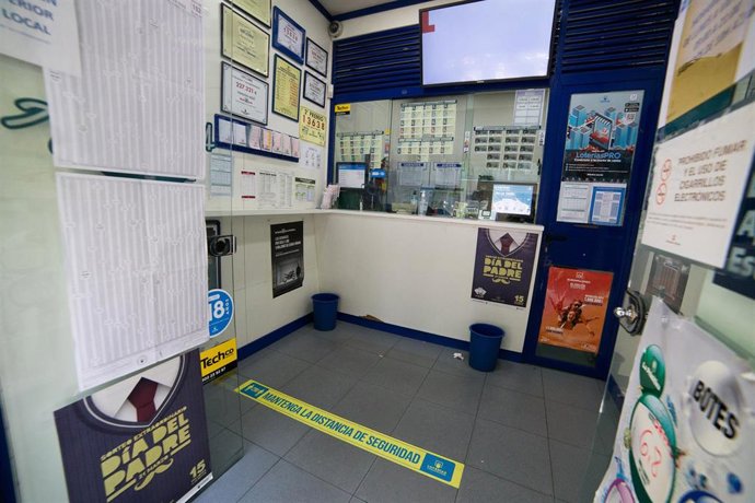 Interior de una administración de lotería 