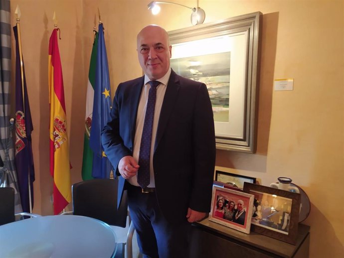 El presidente de la Diputación de Córdoba, Antonio Ruiz, en su despacho.