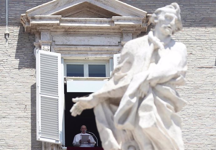 29 June 2020, Vatican, Vatican City: Pope Francis delivers the Angelus prayer from his window overlooking St. Peter's Square at the Vatican. Photo: Evandro Inetti/ZUMA Wire/dpa
