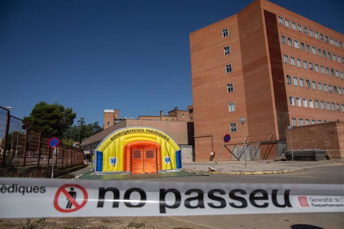 Hospital de campaña para atender a enfermos de coronavirus junto al Hospital Universitario Arnau de Vilanova de Lleida, capital de la comarca del Segri, en Lleida, Catalunya (España), a 6 de julio de 2020.