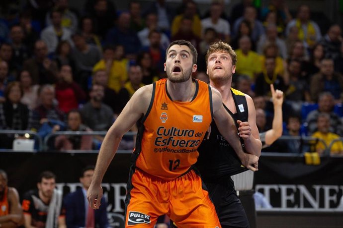 Mike Tobey con el Valencia Basket