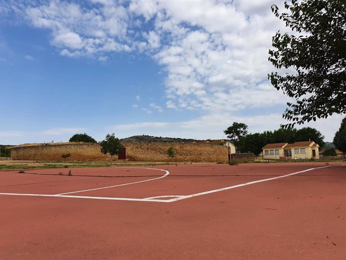 Campo de fútbol de Alcocer que se convertirá en aparcamiento de caravanas
