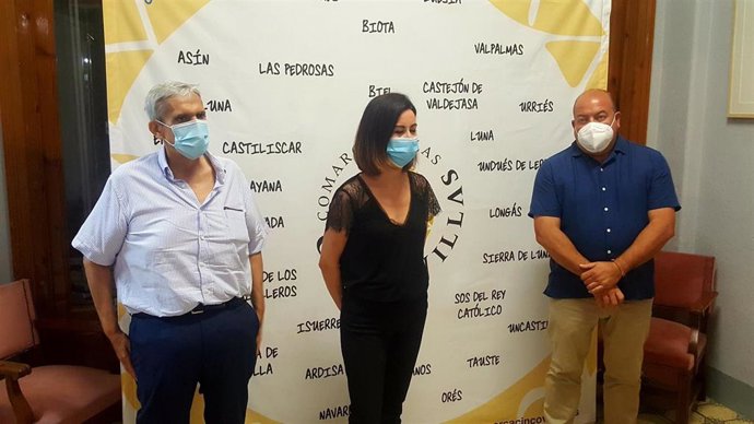 El presidente comarcal y alcalde de Sádaba, Santos Navarro, la alcaldesa de Ejea, Teresa Ladrero, y el representante de Sanidad en la Unidad de Coordinación Operativa Comarcal (Ucocal) de las Cinco Villas, José Antonio Erice