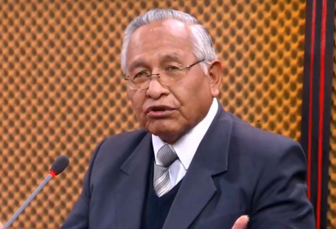 El ministro de Educación de Bolivia, Víctor Hugo Cárdenas