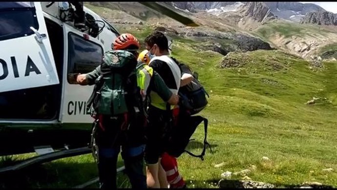 La Guardia Civil de Montaña realiza una veintena de rescates en el Pirineo oscense