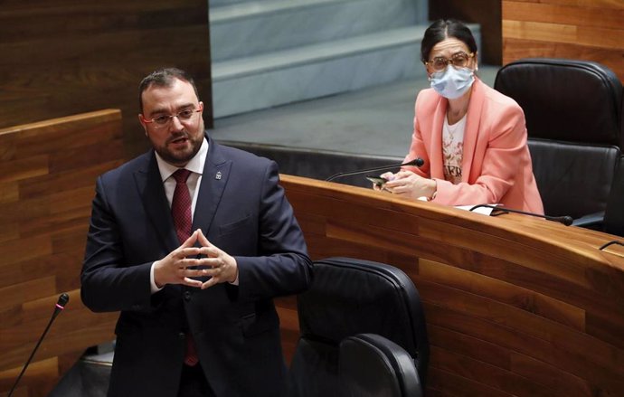 El presidente del Principado de Asturias, Adrián Barbón, durante el pleno de la Junta General.