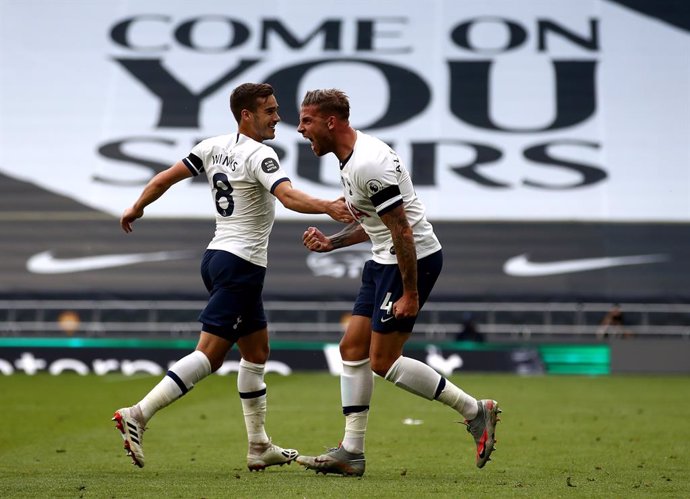 Fútbol/Premier.- (Crónica) El Tottenham adelanta al Arsenal y el Leicester descu