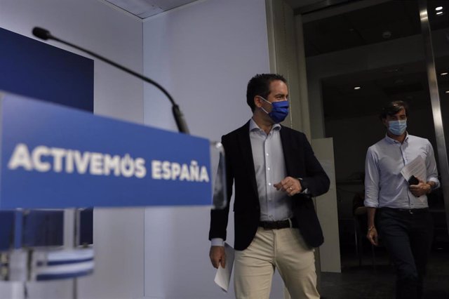 El secretario general del PP, Teodoro García Egea, se dirige a ofrecer una rueda de prensa en la sede del partido durante la noche del 12J para valorar los resultados, en Madrid (España), a 12 de julio de 2020.