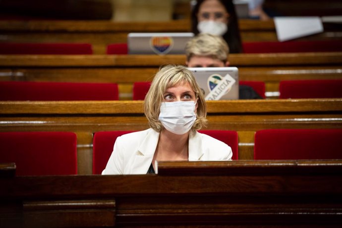 La consellera de Sanitat, Alba Vergés, amb mascareta, en la segona sessió plenria monogrfica al Parlament sobre la gestió de les residncies durant la pandmia de covid-19. Barcelona, Catalunya (espanya), 8 de juliol del 2020.