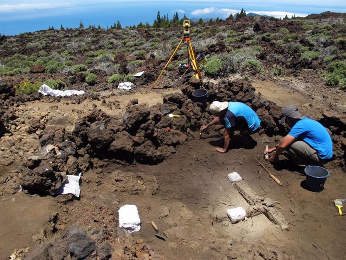 Excavación arqueológica en Las Cañadas del Teide