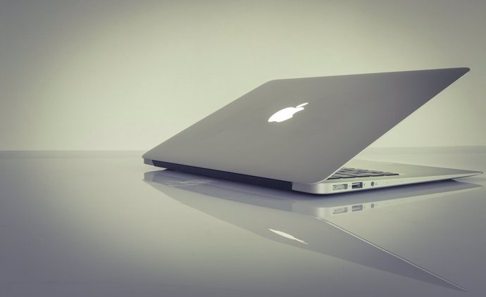 Apple recomienda evitar los protectores para tapar la webcam de los MacBook porq
