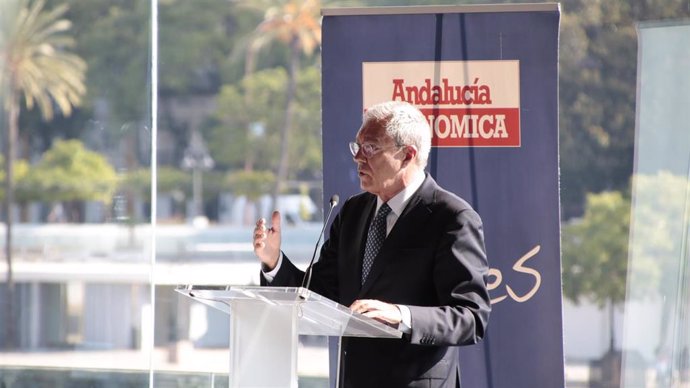 El consejero de Economía, Rogelio Velasco, este lunes durante la presentación de la 30 edición del Ranking de 1.200 Mayores Empresas en Andalucía que elabora la revista Andalucía Económica.