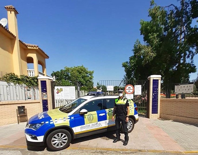 Policía Local de Gines con mascarilla