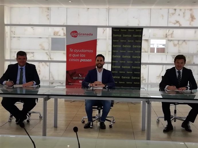Bankia y la Asociación de Jóvenes Empresarios de Granada renuevan su acuerdo de colaboración