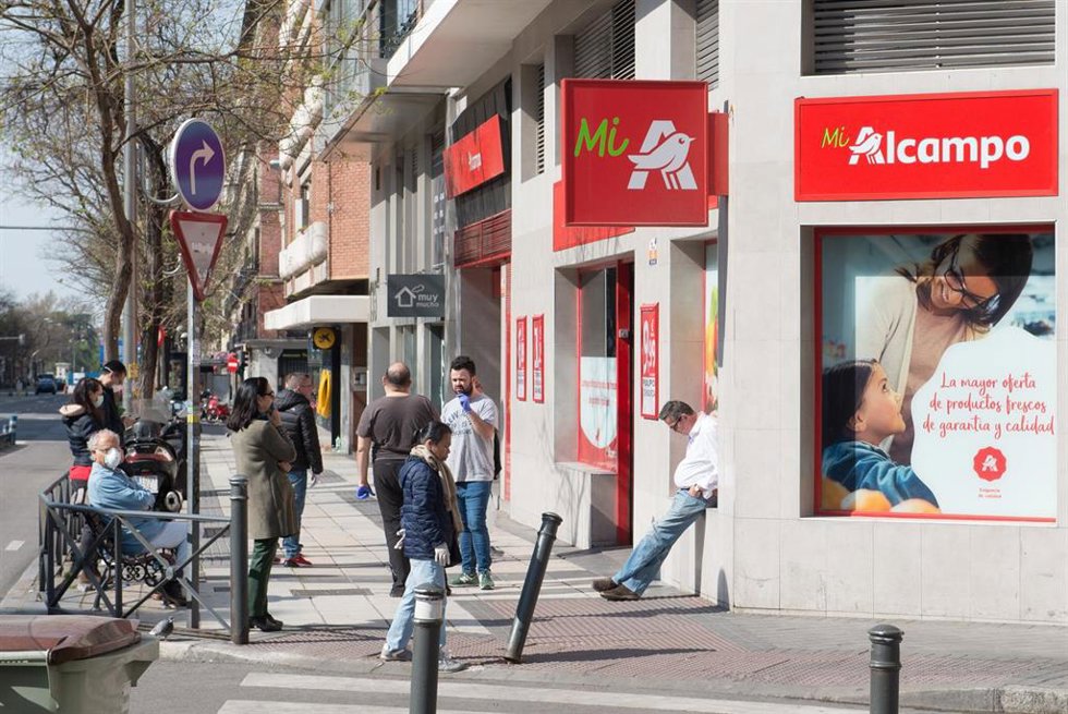 Entrada de un Alcampo. 