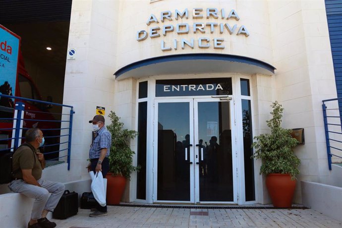 Fachada exterior de la Armería Deportiva Lince donde se grabó un vídeo en el que un individuo disparaba a fotografías de miembros del Gobierno. En Málaga (Andalucía, España), a 19 de junio de 2020.