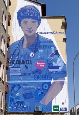 Satse rinde homenaje en Vitoria a las enfermeras y enfermeros con un mural bajo el lema 'Te cuidamos, cuídanos'