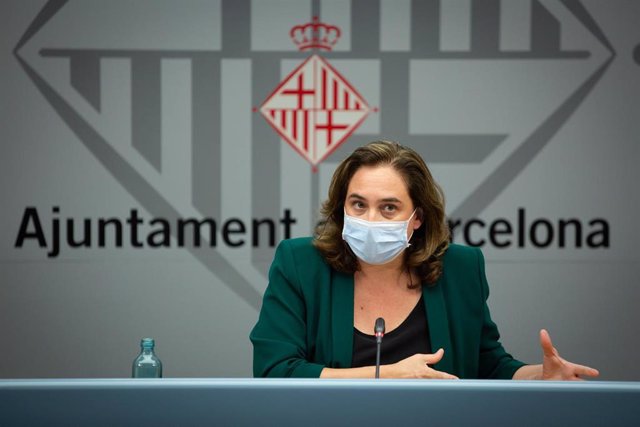 La alcaldesa Ada Colau ofrece una rueda de prensa para informar sobre la situación del coronavirus en Barcelona, en el Ayuntamiento de la capital, Cataluña (España), a 13 de julio de 2020.
