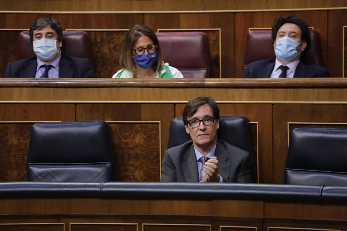 El ministro de Sanidad, Salvador Illa (2d), durante una sesión plenaria para debatir sobre el Decreto Ley 21/2020, o decreto de la nueva normalidad, que rige en España desde el término del estado de alarma, en Madrid (España), a 25 de junio de 2020.
