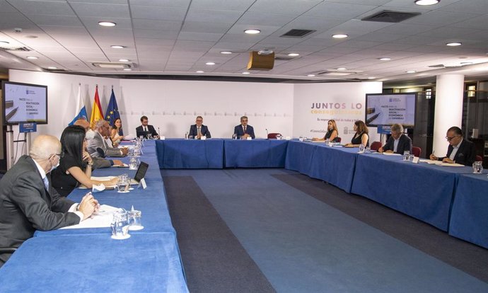 Reunión este lunes de la mesa de seguimiento del conocido como Plan de reconstrucción de Canarias, después de la crisis del coronavirus, presidida por el presidente del Gobierno de Canarias, Ángel Víctor Torres