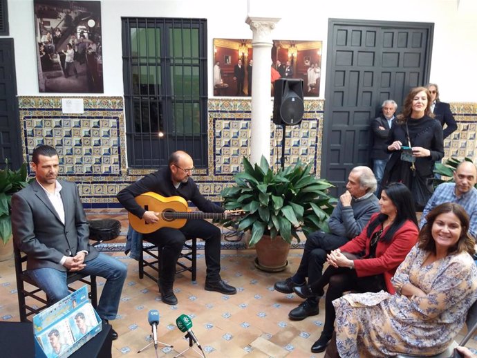 El cantaor Juan Meneses presenta su espectáculo Anhelos, Quebrantos Y Otros Cantes en el Instituto Andaluz del Flamenco, en una imagen de archivo