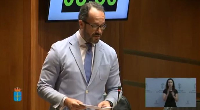 El portavoz de Vox, Ignacio Blanco, interviene en la Junta General.