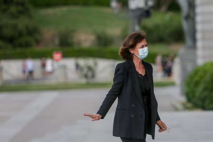 La vicepresidenta primera del Gobierno, Carmen Calvo, a su llegada este lunes a la Santa Misa celebrada en recuerdo de todas las víctimas del COVID-19 en la Catedral de la Almudena, Madrid (España), a 6 de julio de 2020.