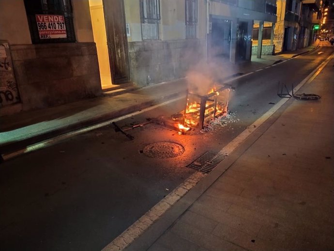 El sof cremant en el carrer.