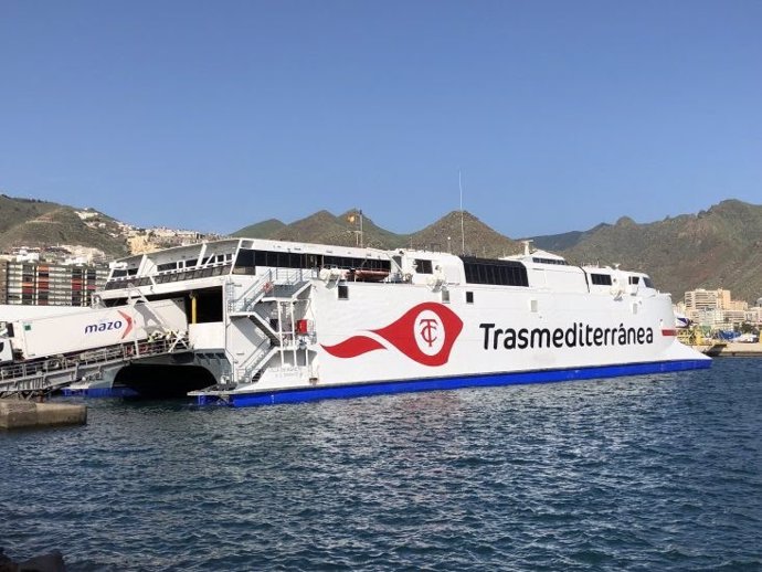 Fast Ferry de Armas Transmediterránea.