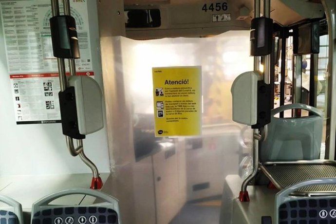 Una mampara de seguridad en un autobús de Transports Metropolitans de Barcelona (TMB)