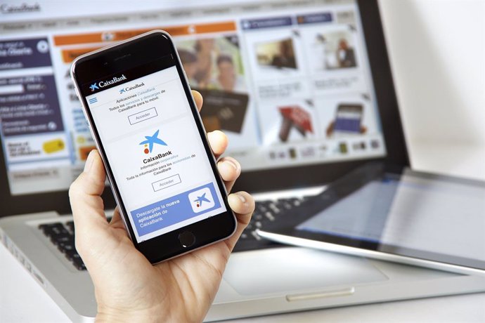 CaixaBank aconsegueix aquest juny els set milions de clients digitals, un 8,3% més interanual
