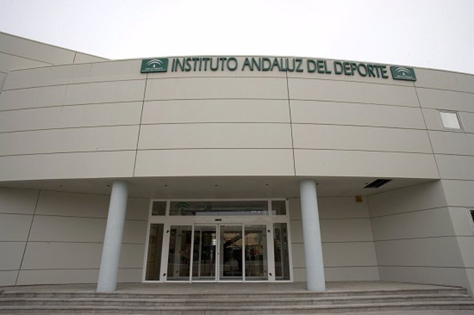 Fachada instituto andaluz del deporte IAD Málaga  