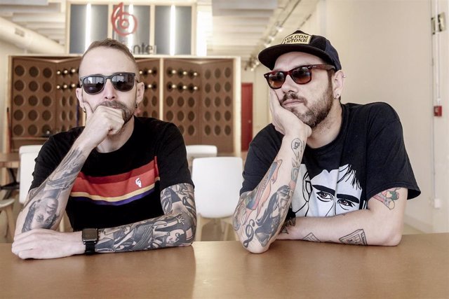 Los Chikos del Maíz, Toni y Nega en su entrevista por el estreno de su nuevo disco  'Comanchería', en Madrid, a 8 de octubre de 2019.