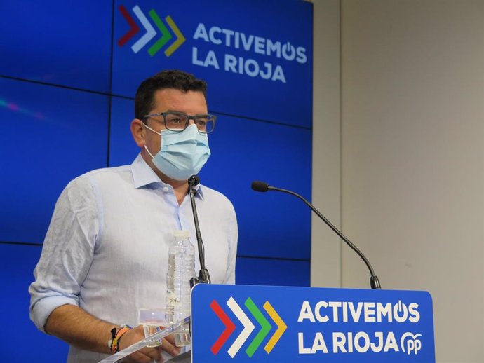 El diputado autonómico del Partido Popular de La Rioja, Alfonso Domínguez, en comparecencia de prensa