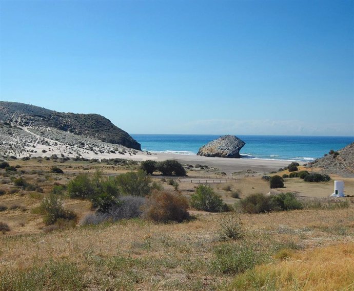 Playa de Mónsul, en el Parque Natural de Cabo de Gata-Níjar (Almería)