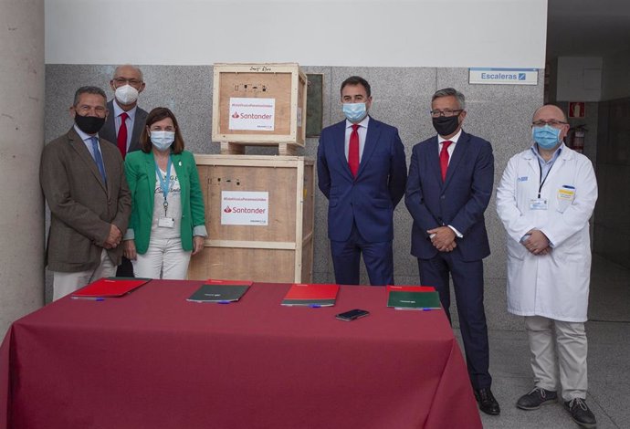 El Gobierno de La Rioja recibe del Banco Santander un respirador invasivo que servirá para mejorar la atención sanitaria