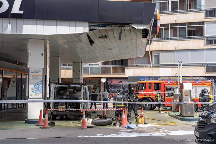 Imagen de la gasolinera, tras la explosión