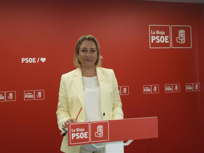 La senadora del PSOE, María Victoria de Pablo, en comparecencia de prensa