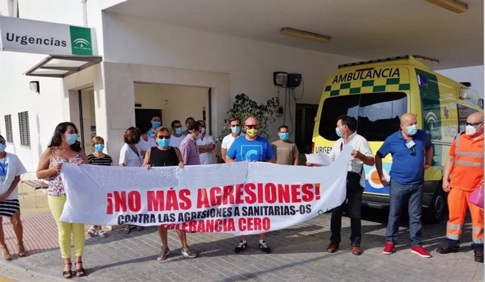 Protesta por la agresión a un celador en Pizarra (Málaga)