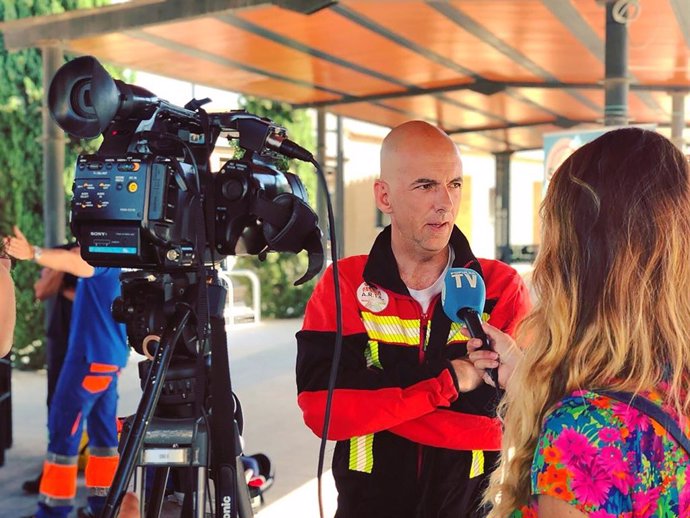 El doctor Luis Ayala,  médico de Urgencias de Quirónsalud Málaga que acaba de ser condecorado con la Cruz Azul de Emergencias por su labor como médico y docente instructor internacional en rescate sobre accidentes de tráfico.
