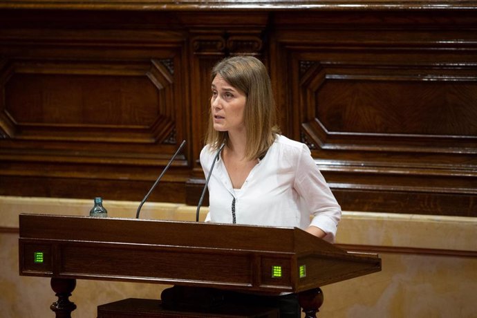La presidenta de Catalunya en Comú Podem en el Parlament, Jéssica Albiach, interviene durante una sesión plenaria, en el Parlamento catalán, en la que se debate la gestión de la crisis sanitaria del COVID-19 y la reconstrucción de Cataluña ante el impac