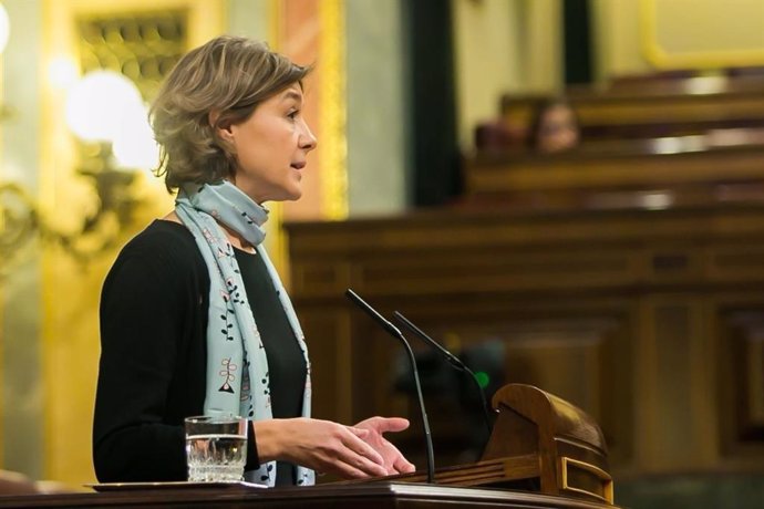 La exministra de Agricultura, Isabel García Tejerina, en la tribuna del Congreso